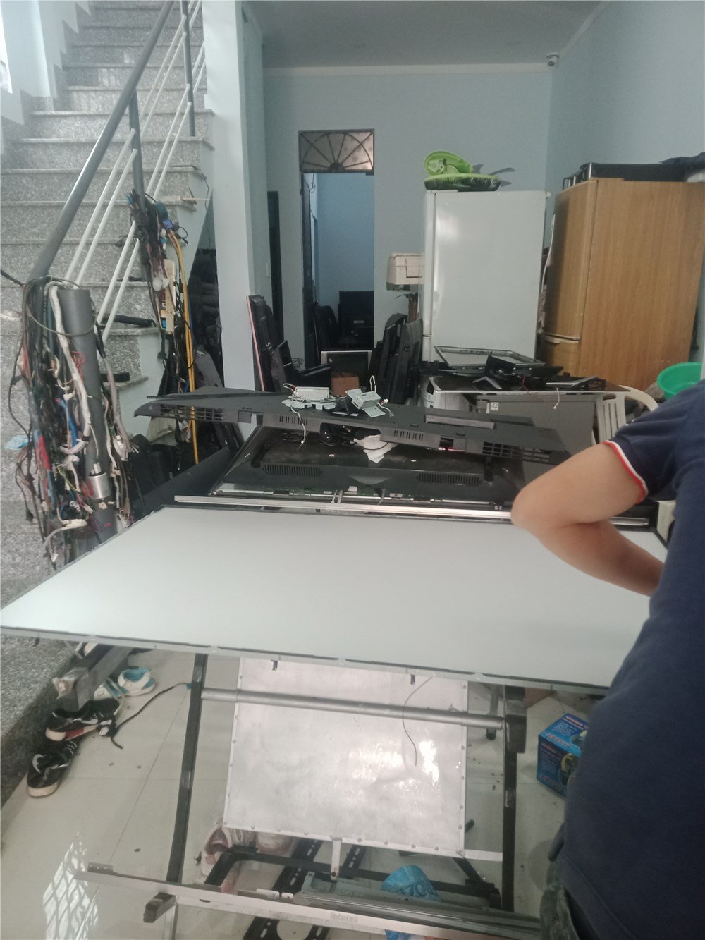 Sửa tivi bị tự tắt / khởi động lại liên tục tại Buôn Ma Thuột