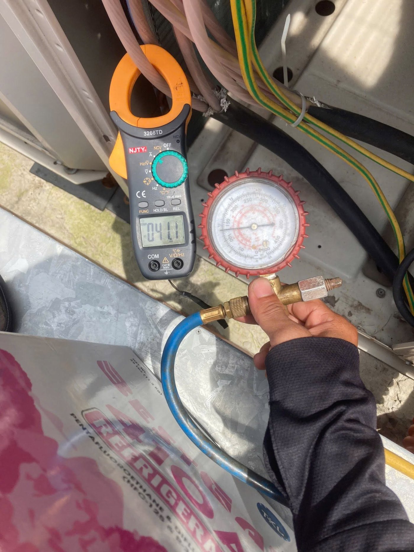 Kiểm tra và bơm gas máy lạnh
