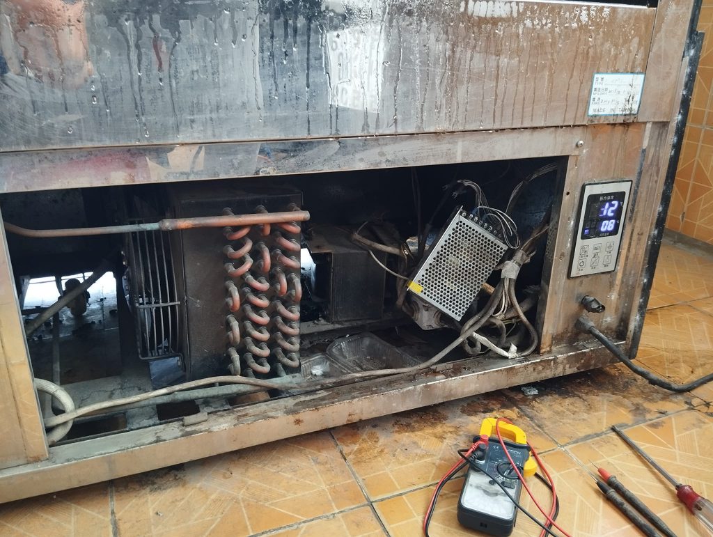 Kiểm tra và bơm gas cho tủ bánh kem